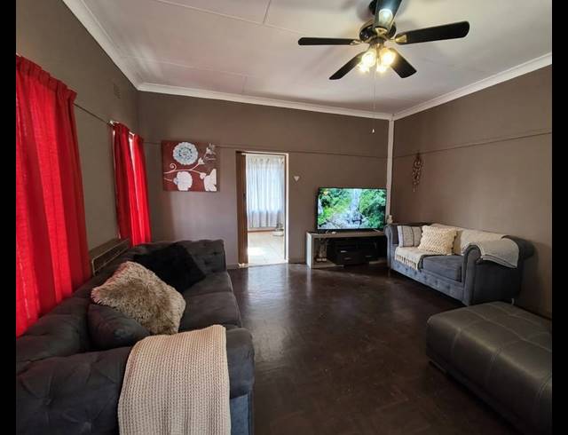 3 BEDROOM HOUSE TO LET IN THREE RIVERS